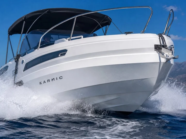 Yacht charter Porto do Funchal - Karnic R8S on SamBoat