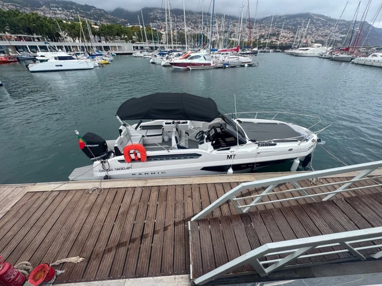 Motorboat hire in Porto do Funchal - Karnic R8S