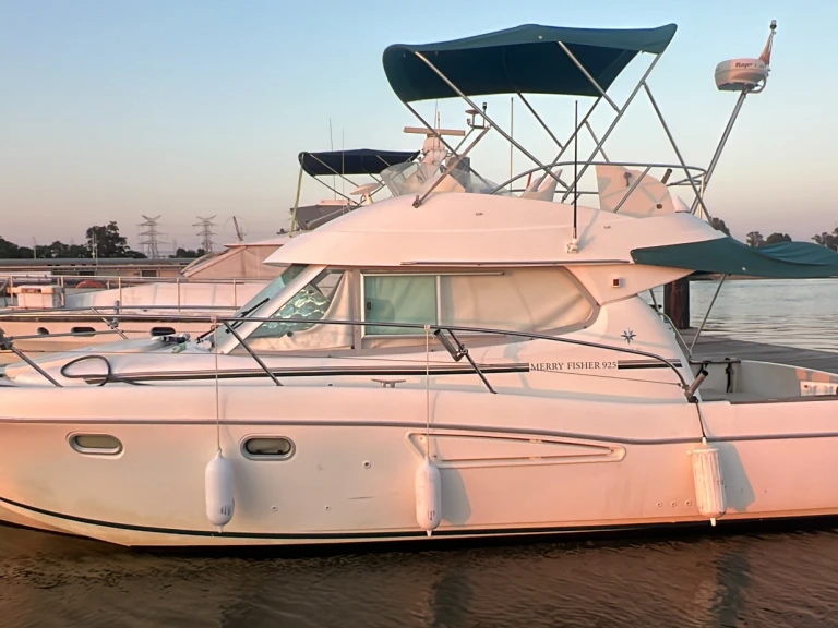 Motorboat hire in Real Club Marítimo de Huelva - Jeanneau Merry Fisher 925 Fly