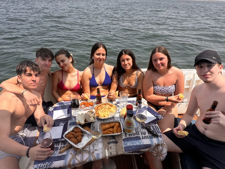 Hire Motorboat with or without skipper Jeanneau Real Club Marítimo de Huelva