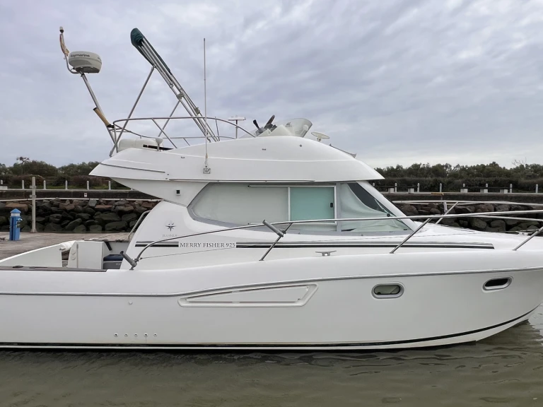 Jeanneau Merry Fisher 925 Fly charter bareboat or skippered in  Real Club Marítimo de Huelva