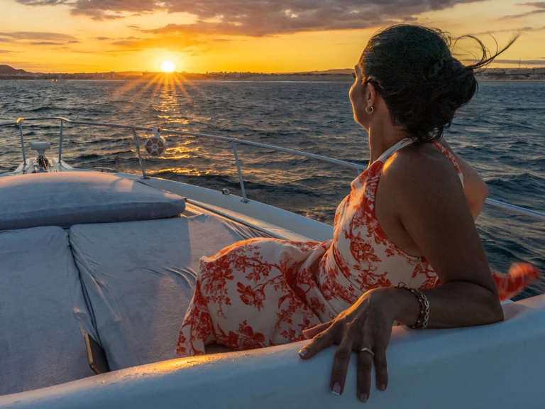 Charter a Sea Ray Sea Ray 450 Sundancer in Cabo San Lucas on Samboat