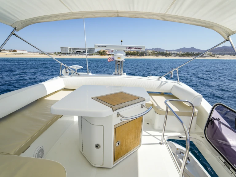 Hire Motorboat Azimut with a boat licence