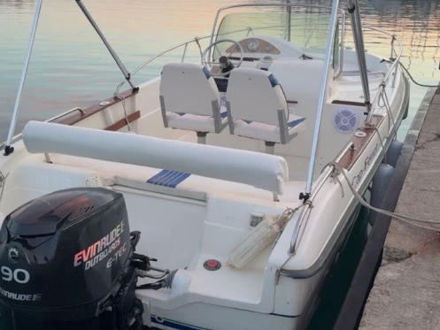 Hire a Cap-Ferret 550 Open Marseille