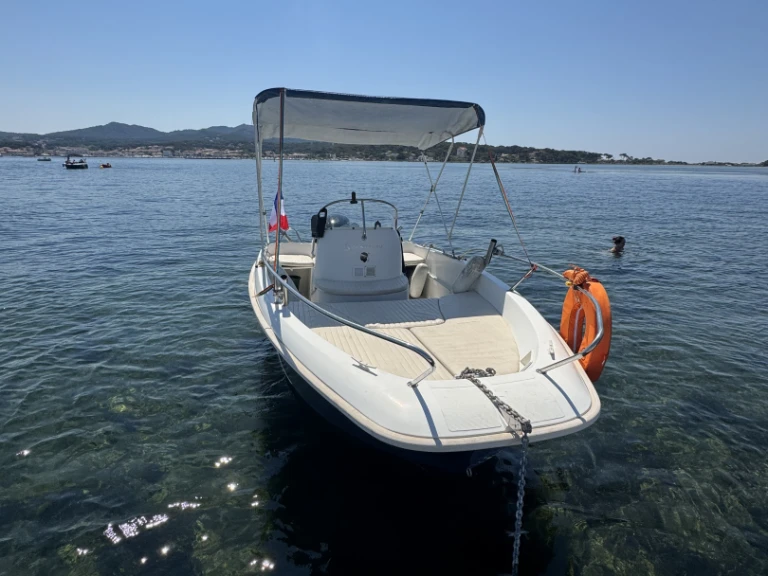 Charter a Bénéteau Flyer 500 in Six-Fours-les-Plages on Samboat