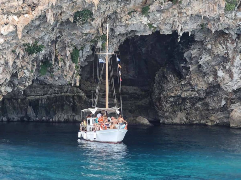 Sailboat hire in Nydri - Greece Liberty