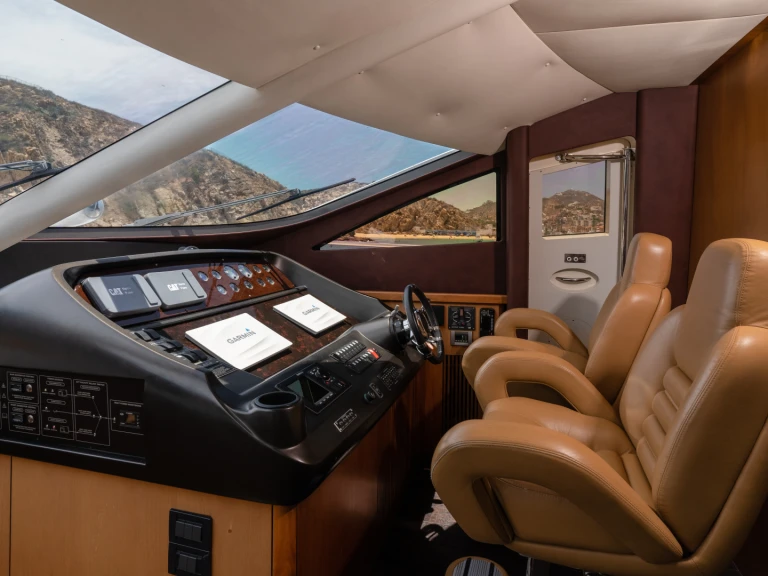 Charter a Sunseeker Yacht 75 in Cabo San Lucas on Samboat