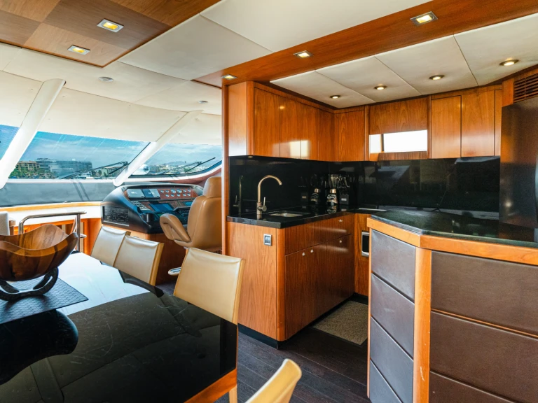 Yacht charter Cabo San Lucas - Sunseeker Yacht 75 on SamBoat