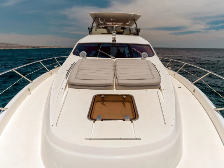 Hire Luxury Yacht Sunseeker with a boat licence