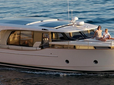 Charter a Greenline Yachts Greenline 40 in Pula on Samboat