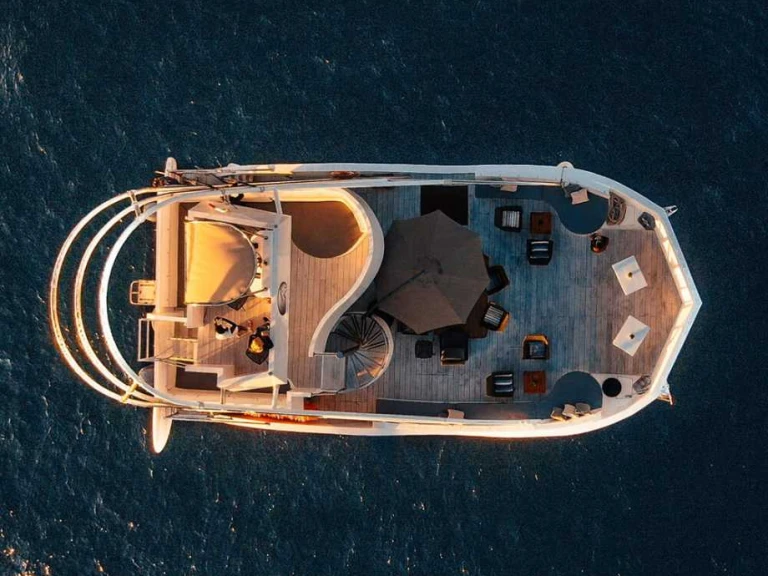Motorboat hire in Cabo San Lucas - Pelican Luxury Motor Yacht