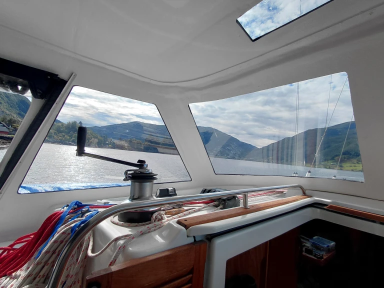 Hire Sailboat Jeanneau with a boat licence