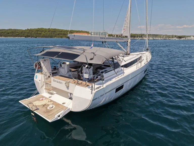 Sailboat to hire Pula at the best price