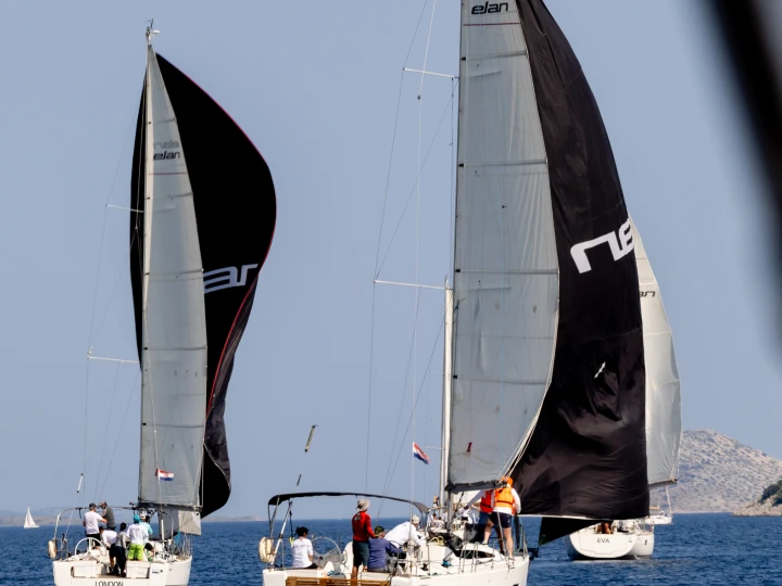 Yacht charter Betina - Elan E4 on SamBoat