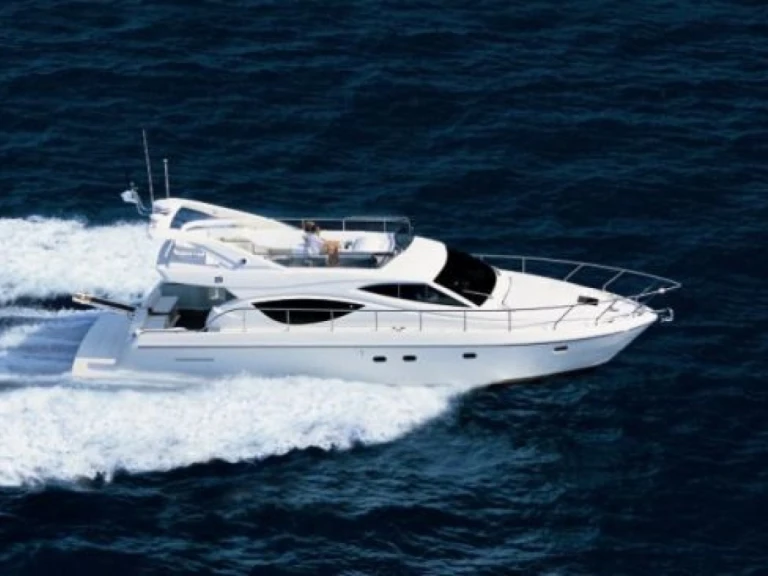 Charter a Ferretti Ferretti 53 in Marseille on Samboat