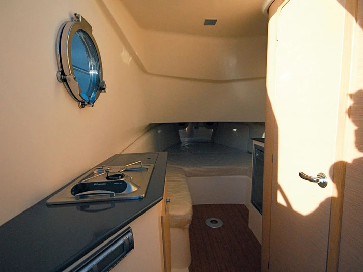 Hire RIB Capelli with a boat licence