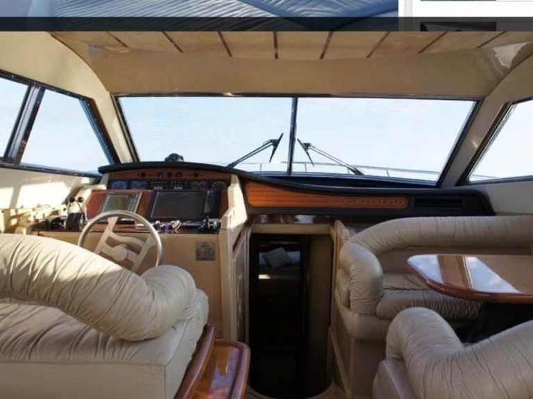 Charter a Ferretti Ferretti 53 in Marseille on Samboat