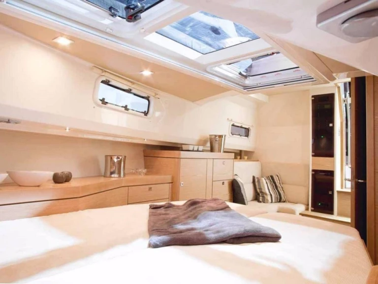 Hire a Fjord Fjord 40 Open Marseille