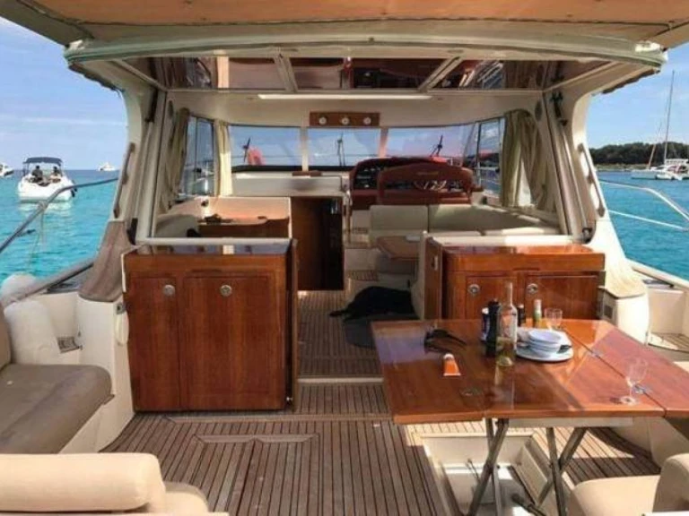 Yacht hire Marseille cheap Mystic 44
