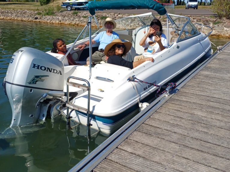Charter a Bayliner Bayliner 1802 Capri Cuddy in Dienville on Samboat