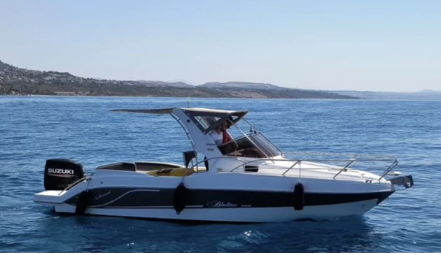 Hire Motorboat Bluline with a boat licence