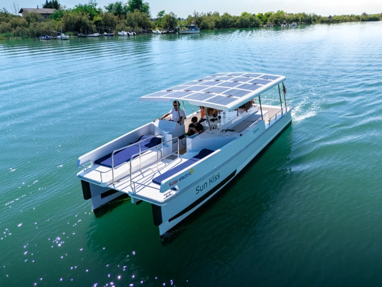 Charter a Lagoon 33 solar in Caorle on Samboat