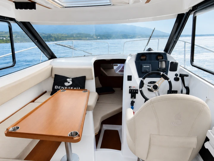 Charter a Bénéteau Antares 780 HB in Saint-Cyprien on Samboat