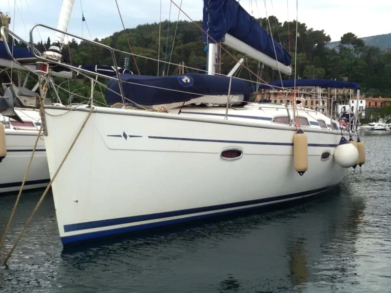 Hire Sailboat Bavaria with a boat licence