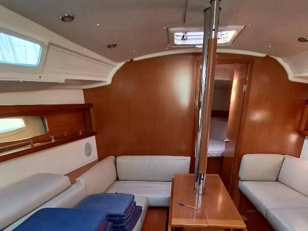 Yacht hire Porto Ercole cheap Oceanis 37