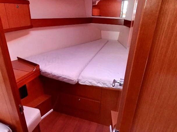 Sailboat hire in Porto Ercole - Bénéteau Oceanis 37