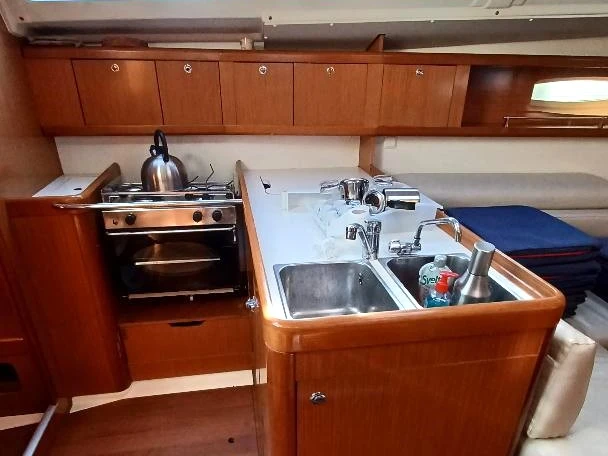 Charter a Bénéteau Oceanis 37 in Porto Ercole on Samboat