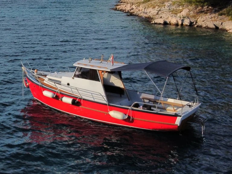 Hire Motorboat Ocqueteau with a boat licence