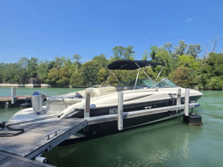 Charter a Monterey 268SC in San Giuliano - Venezia on Samboat