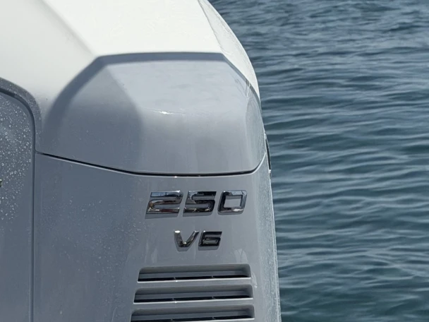 Hire a Lomac Turismo 7.0 Marina de Portimão