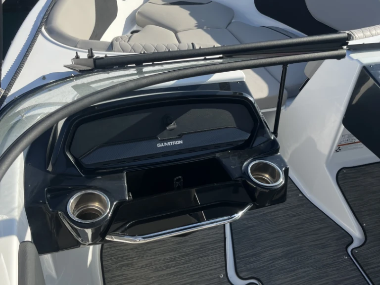 Charter a Glastron GT 225 in Ajaccio on Samboat