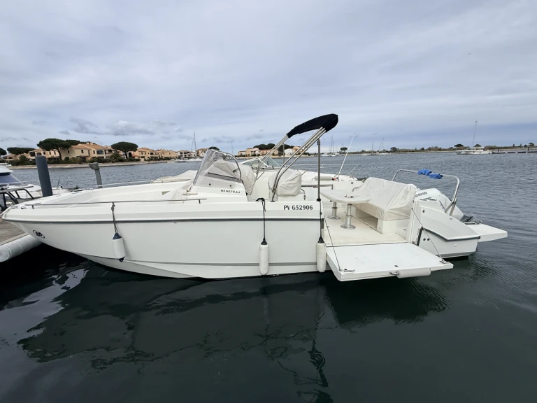 Hire Motorboat with or without skipper Bénéteau Saint-Cyprien
