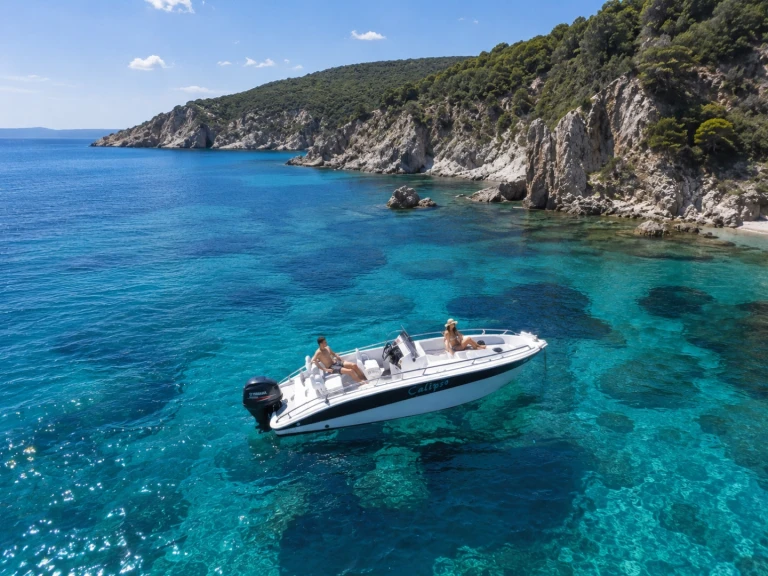 Hire Motorboat Yamaha with a boat licence