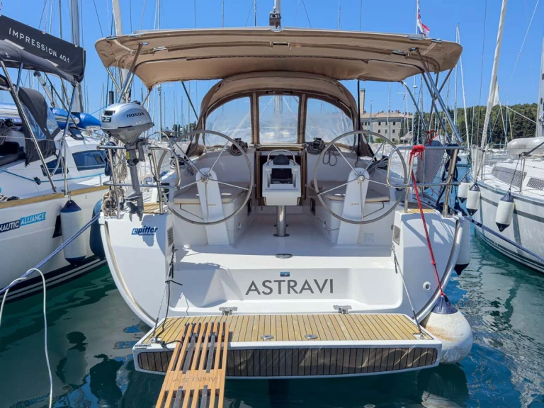 Charter a Bavaria Cruiser 37 in Pula on Samboat