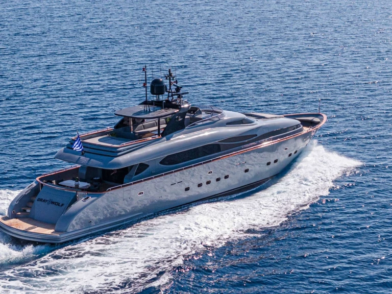 Hire Luxury Yacht Maiora with a boat licence