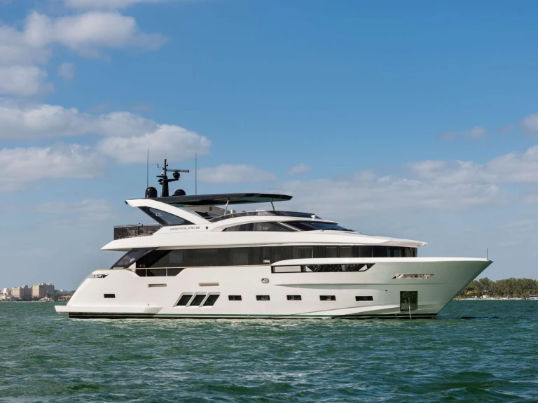 Luxury Yacht to hire Benner at the best price
