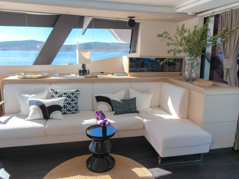 Luxury Yacht hire in Trogir - Fountaine Pajot Solomar 
