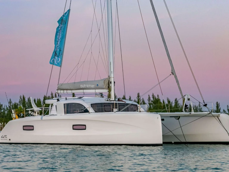 Hire Luxury Yacht Outremer with a boat licence