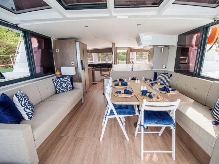 Hire Luxury Yacht Bali with a boat licence