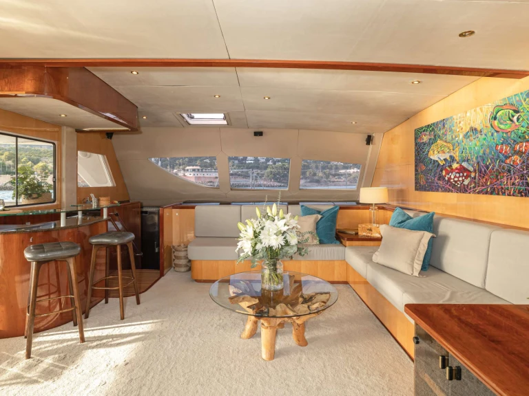 Hire a Matrix Yachts KINGS RANSOM Naples
