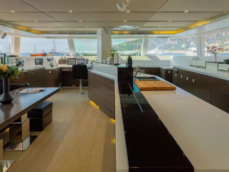 Hire Luxury Yacht with or without skipper Sunreef French Riviera