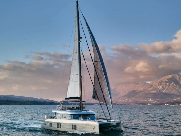 Hire Luxury Yacht with or without skipper Sunreef French Riviera