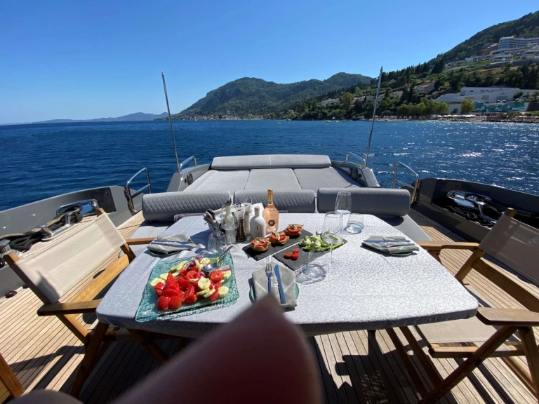 Charter a Azimut SUPER TOY in Greece on Samboat