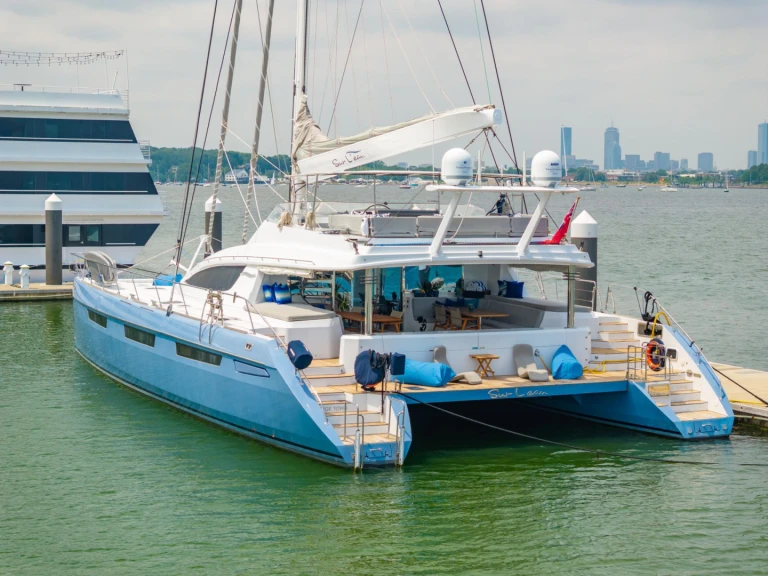 Hire Luxury Yacht Privilege with a boat licence