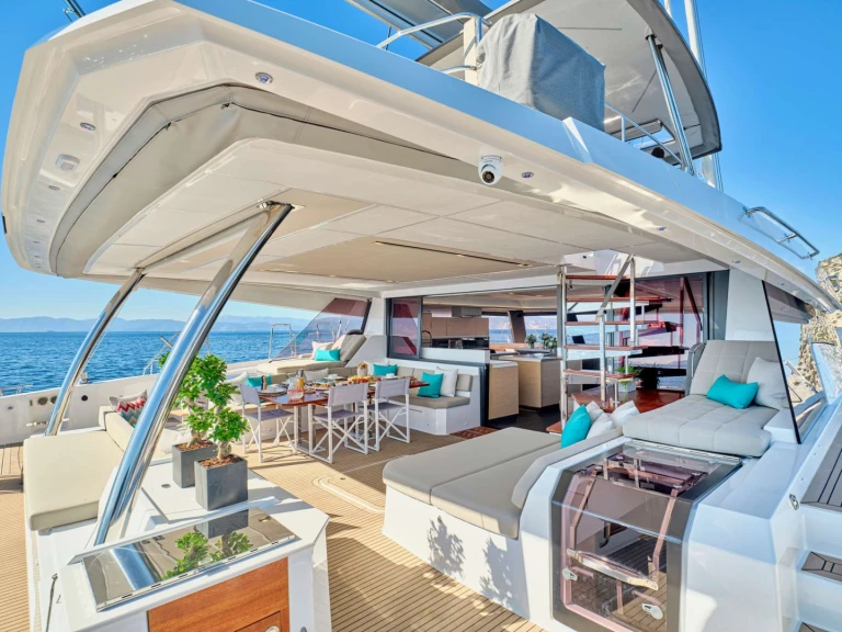 Luxury Yacht to hire Athens at the best price