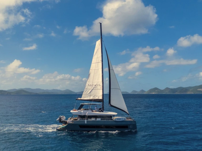 Hire Luxury Yacht Moon Yacht with a boat licence